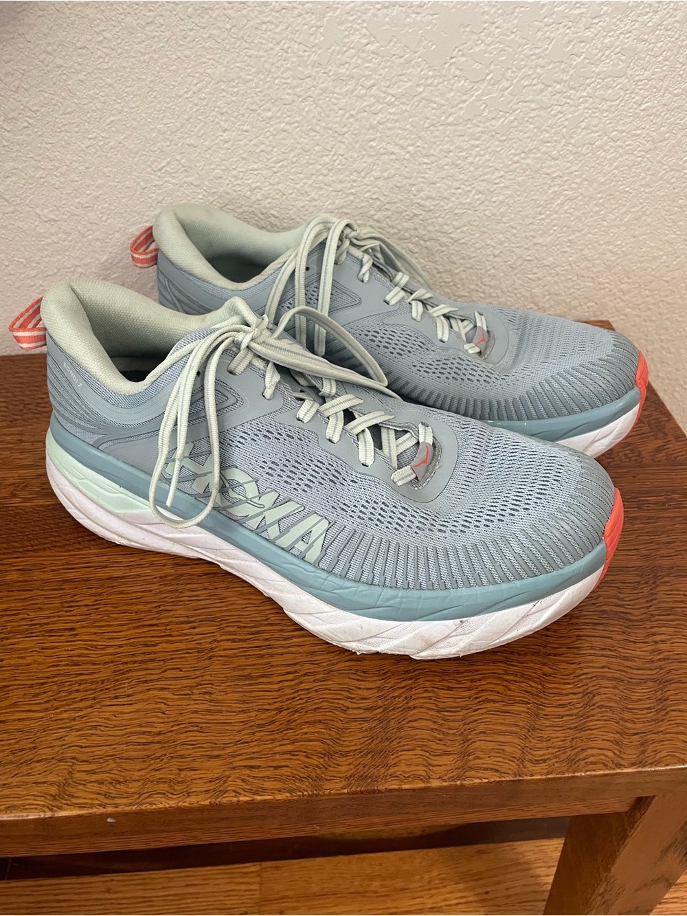 Hoka Bondi 7 - like new!